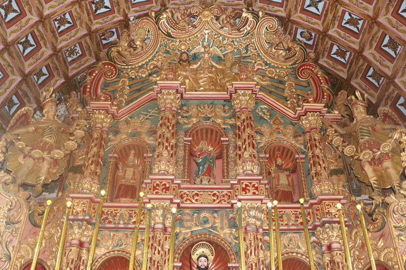 St. Dominic Cemetry Church, Kaduthurthy - Altar