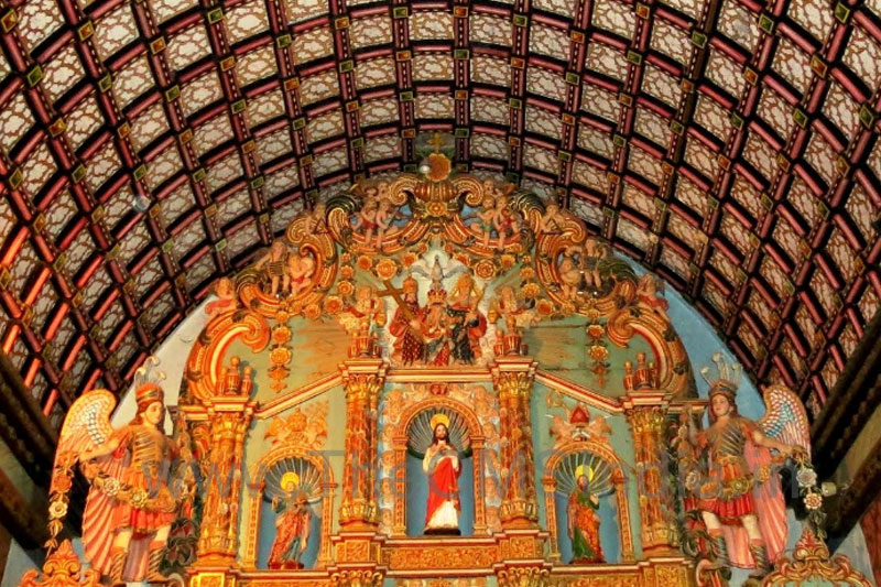 St. Thomas Church, Palayoor - Altar